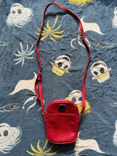 Guess red monogram logo - monogram, g