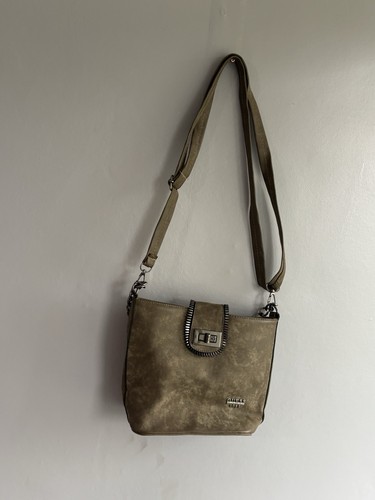 Guess est 1981 kharki green - guess,